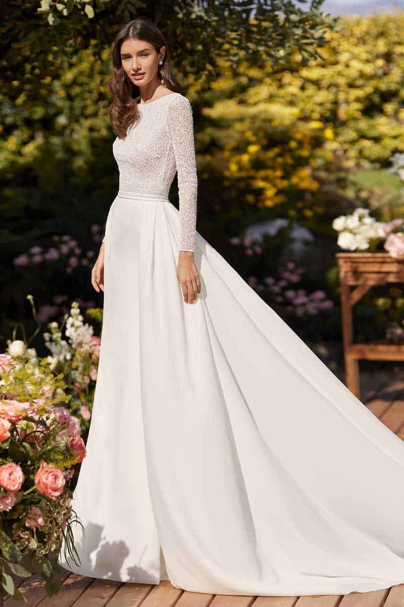 Featured image for “Brautkleid Camelot”