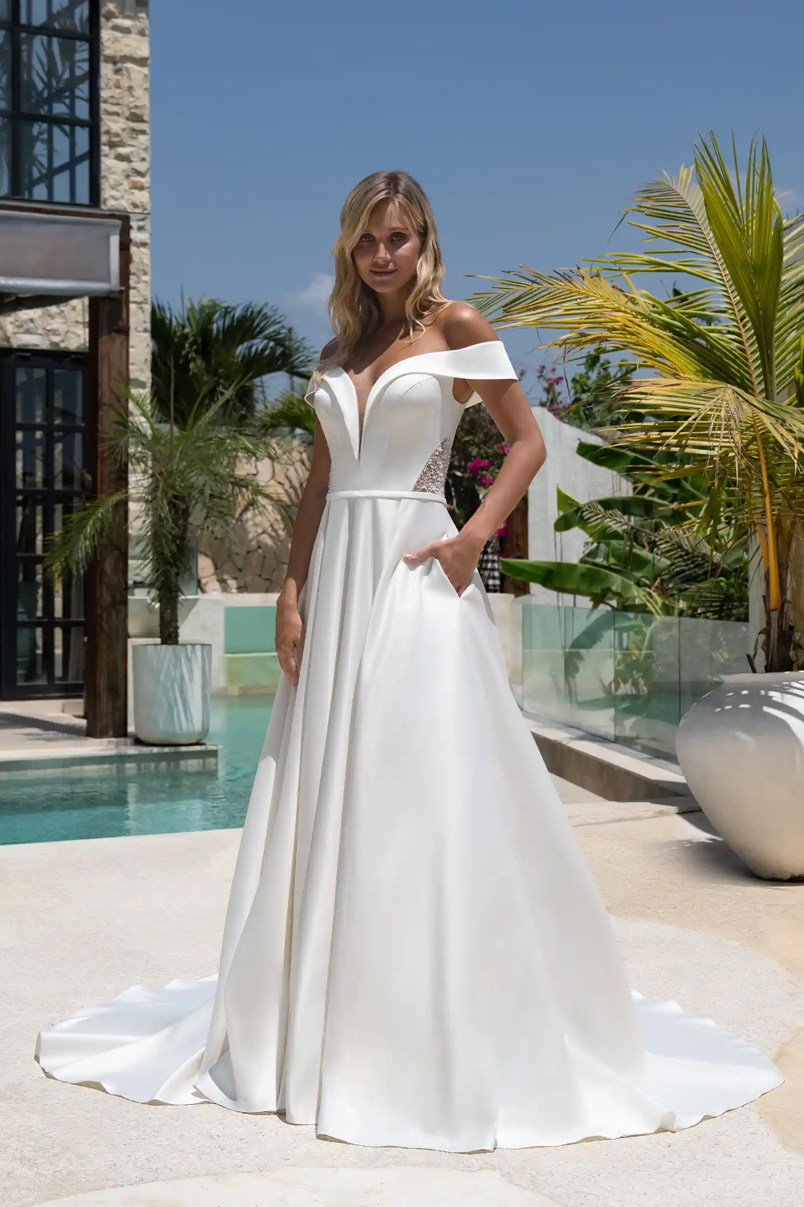 Featured image for “Brautkleid 40076”