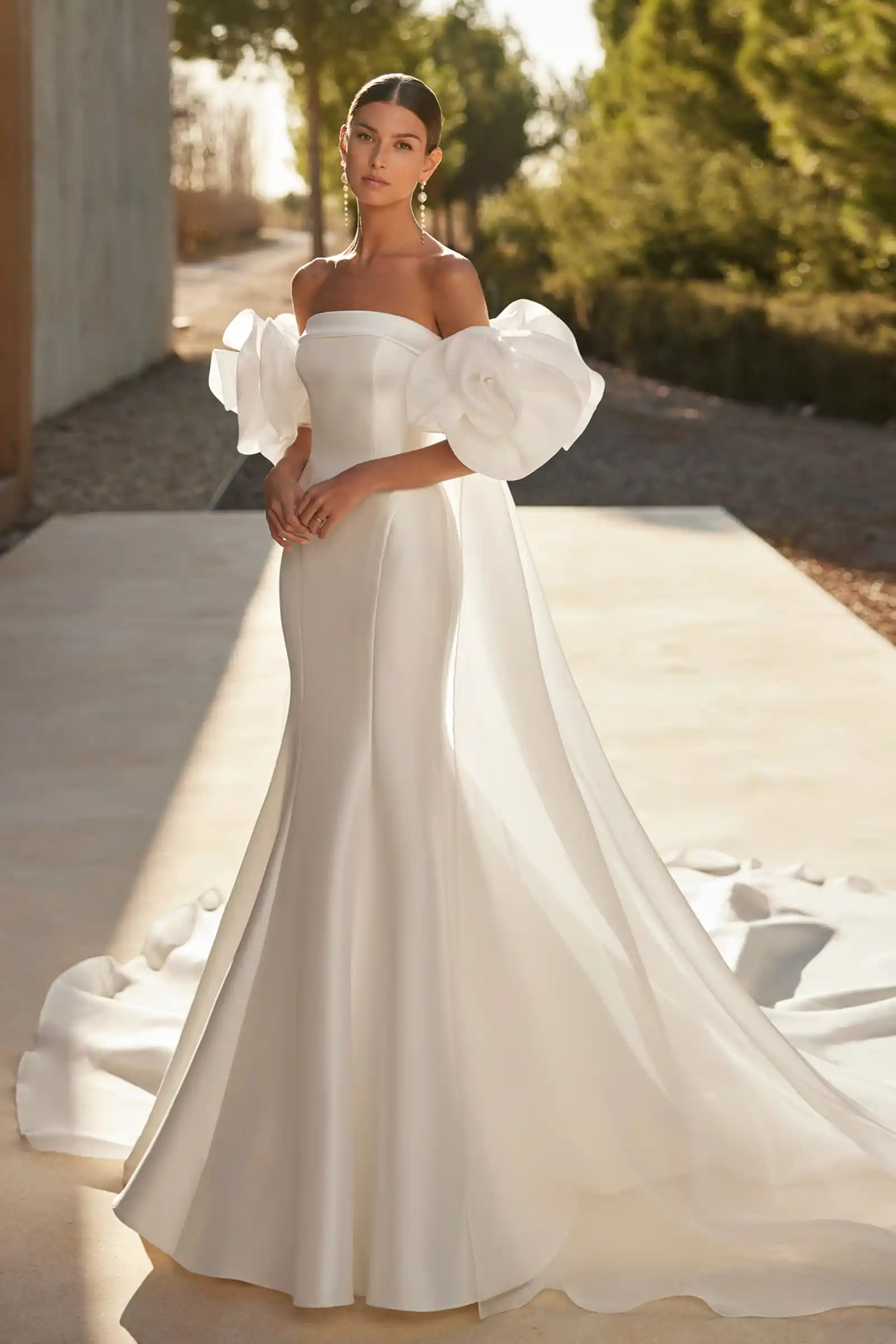 Featured image for “Brautkleid Aziel”