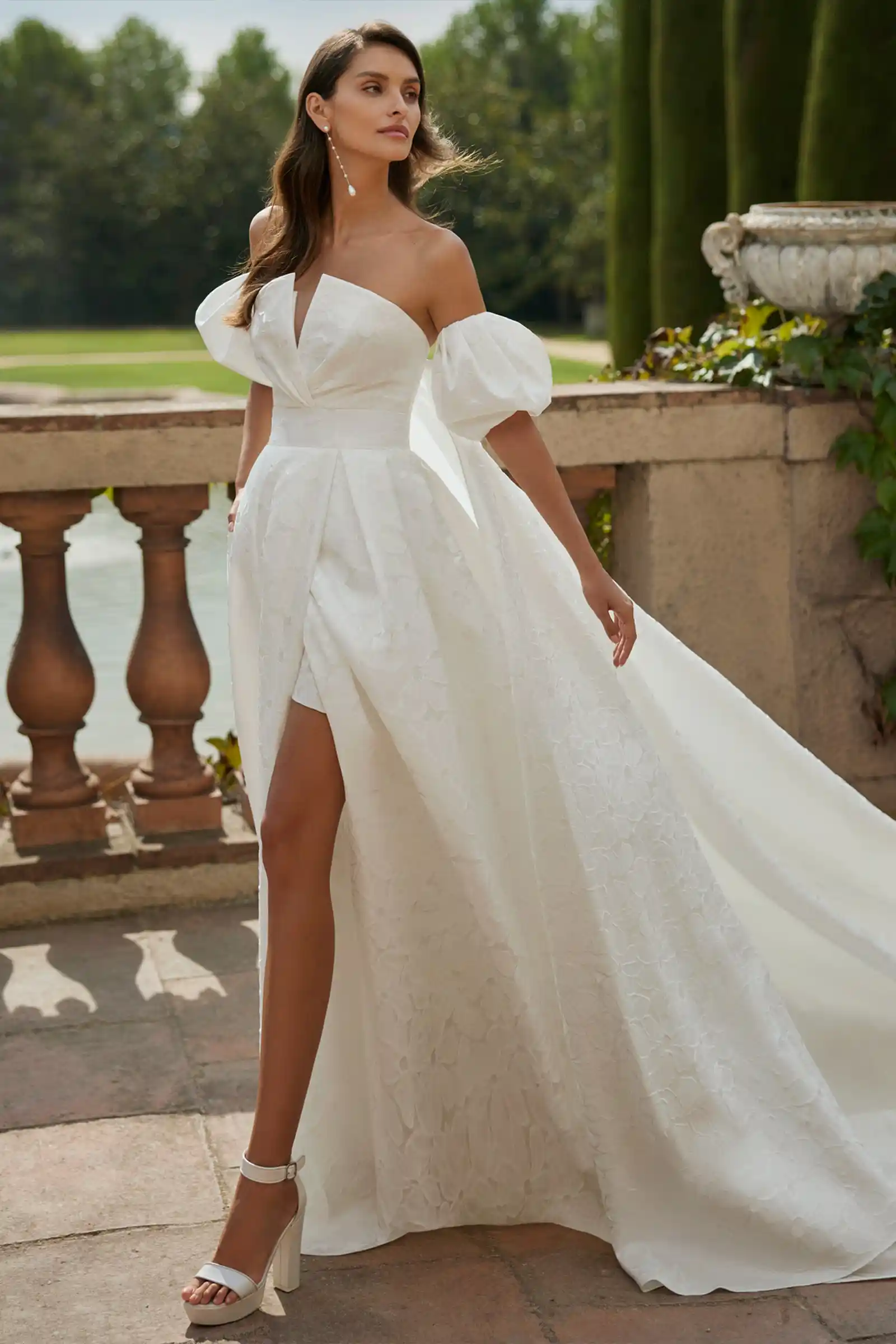 Featured image for “Brautkleid Dober”