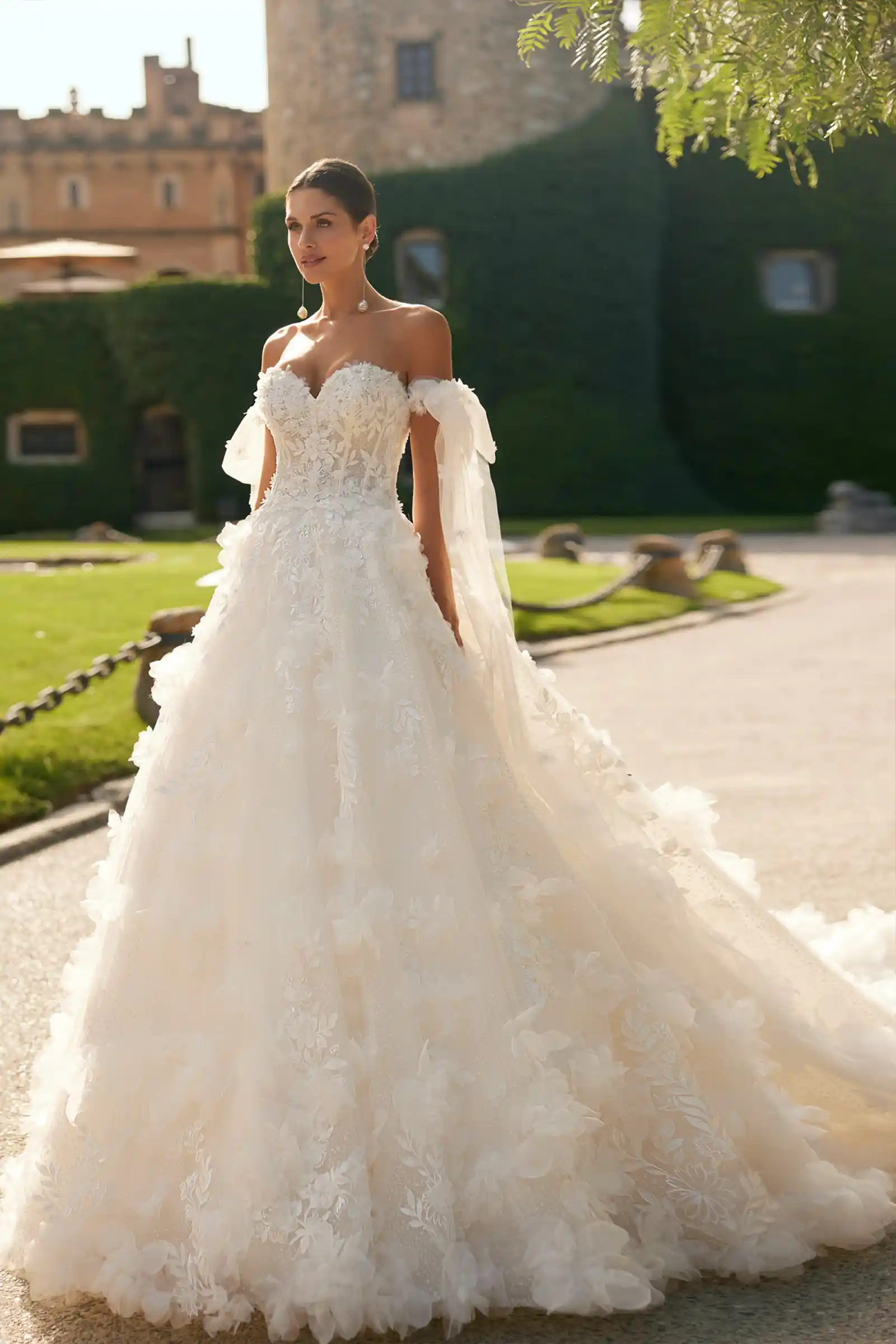 Featured image for “Brautkleid Zoelle”