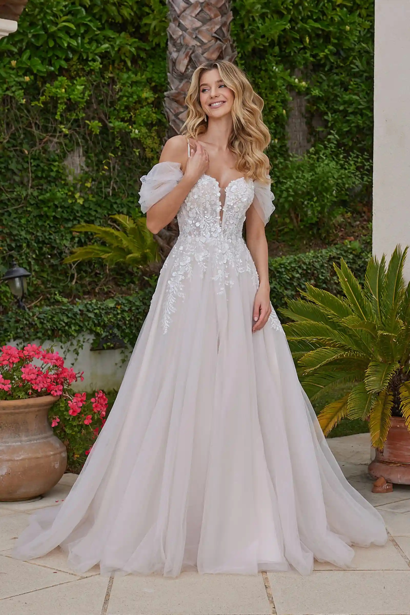 Featured image for “Brautkleid 8109”