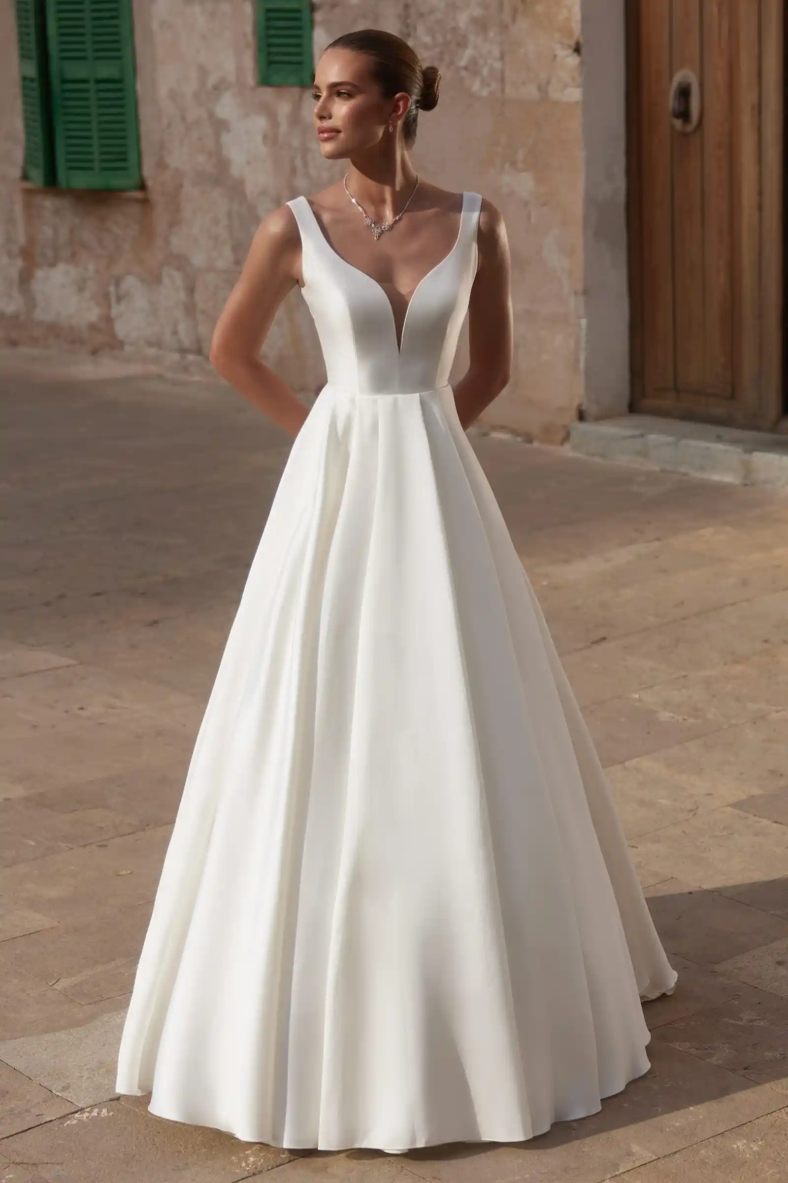 Featured image for “Brautkleid Idalia”